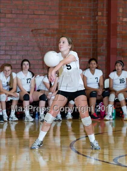 Thumbnail 1 in JV: La Reina @ Bishop Diego [Garcia] photogallery.
