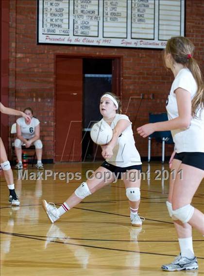 Thumbnail 2 in JV: La Reina @ Bishop Diego [Garcia] photogallery.