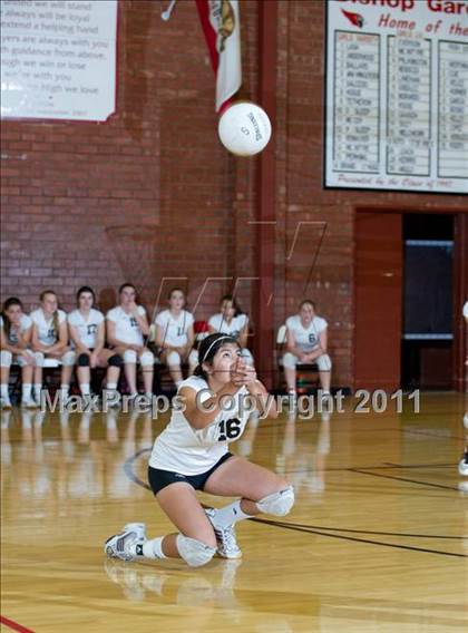 Thumbnail 1 in JV: La Reina @ Bishop Diego [Garcia] photogallery.