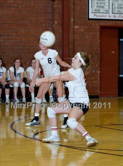 Thumbnail 3 in JV: La Reina @ Bishop Diego [Garcia] photogallery.