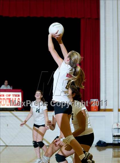 Thumbnail 3 in JV: La Reina @ Bishop Diego [Garcia] photogallery.