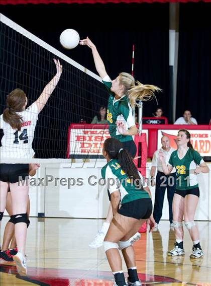 Thumbnail 1 in JV: La Reina @ Bishop Diego [Garcia] photogallery.