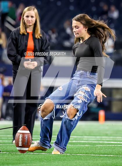 Thumbnail 3 in Smithson Valley vs. Aledo (UIL 5A D1 Football Final) photogallery.