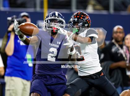 Thumbnail 2 in Smithson Valley vs. Aledo (UIL 5A D1 Football Final) photogallery.