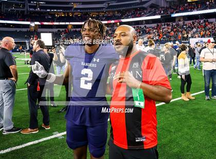 Thumbnail 3 in Smithson Valley vs. Aledo (UIL 5A D1 Football Final) photogallery.