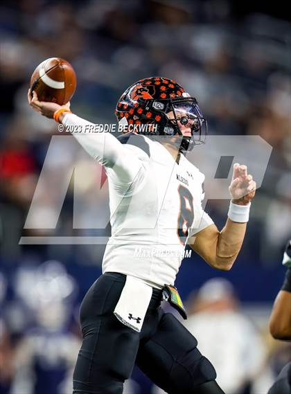 Thumbnail 3 in Smithson Valley vs. Aledo (UIL 5A D1 Football Final) photogallery.