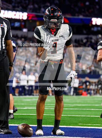 Thumbnail 3 in Smithson Valley vs. Aledo (UIL 5A D1 Football Final) photogallery.