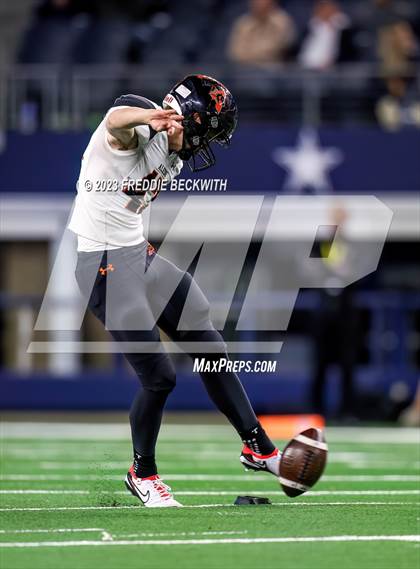 Thumbnail 2 in Smithson Valley vs. Aledo (UIL 5A D1 Football Final) photogallery.