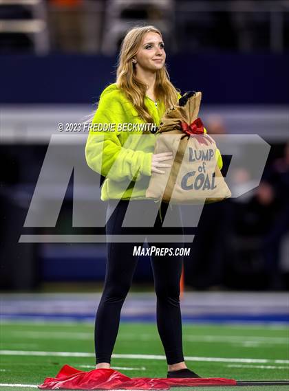 Thumbnail 1 in Smithson Valley vs. Aledo (UIL 5A D1 Football Final) photogallery.