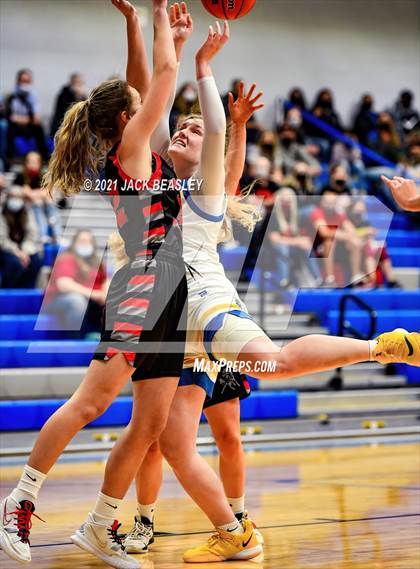 Thumbnail 3 in Fort Thomas vs. Mogollon (AIA 1A Final) photogallery.