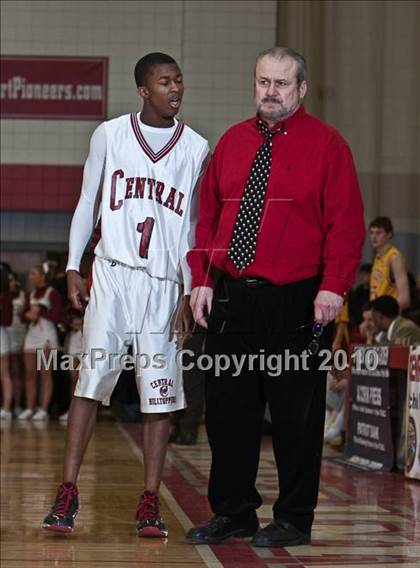 Thumbnail 3 in St. Joseph vs Bridgeport Central (FCIAC Final) photogallery.
