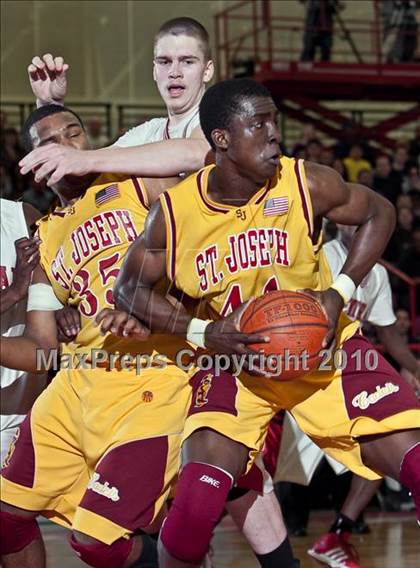 Thumbnail 2 in St. Joseph vs Bridgeport Central (FCIAC Final) photogallery.