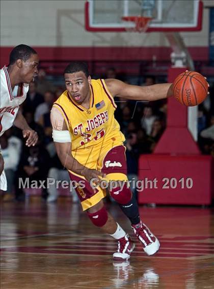 Thumbnail 2 in St. Joseph vs Bridgeport Central (FCIAC Final) photogallery.