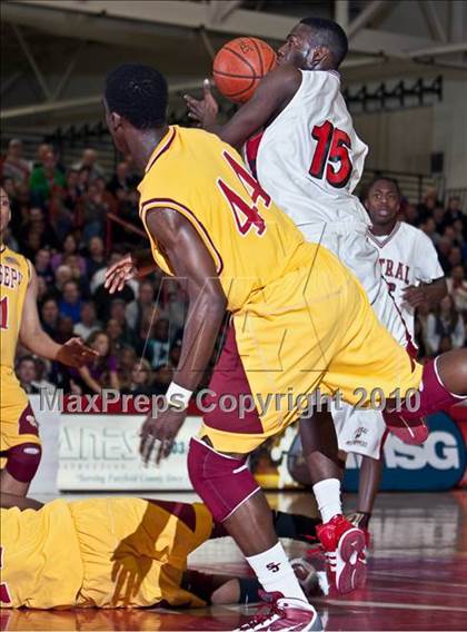 Thumbnail 3 in St. Joseph vs Bridgeport Central (FCIAC Final) photogallery.