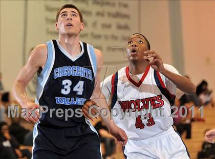 Thumbnail 2 in Crescenta Valley vs. King (MaxPreps Holiday Classic) photogallery.