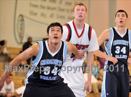 Thumbnail 2 in Crescenta Valley vs. King (MaxPreps Holiday Classic) photogallery.