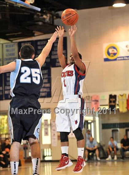 Thumbnail 3 in Crescenta Valley vs. King (MaxPreps Holiday Classic) photogallery.