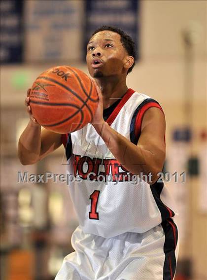 Thumbnail 1 in Crescenta Valley vs. King (MaxPreps Holiday Classic) photogallery.