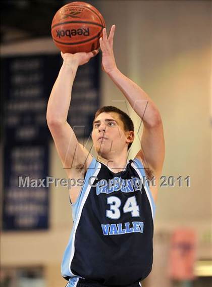 Thumbnail 3 in Crescenta Valley vs. King (MaxPreps Holiday Classic) photogallery.