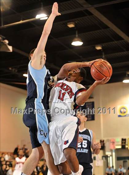 Thumbnail 3 in Crescenta Valley vs. King (MaxPreps Holiday Classic) photogallery.