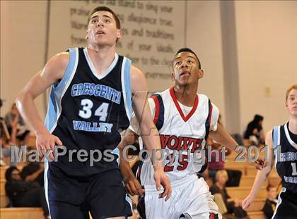 Thumbnail 3 in Crescenta Valley vs. King (MaxPreps Holiday Classic) photogallery.