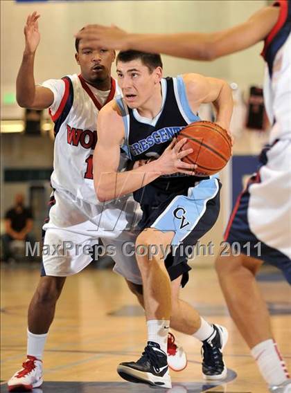 Thumbnail 2 in Crescenta Valley vs. King (MaxPreps Holiday Classic) photogallery.