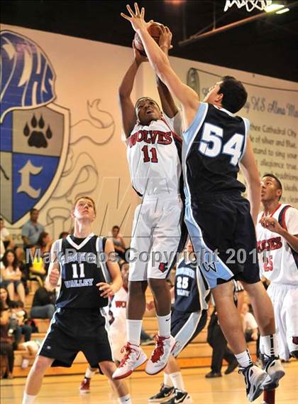 Thumbnail 1 in Crescenta Valley vs. King (MaxPreps Holiday Classic) photogallery.