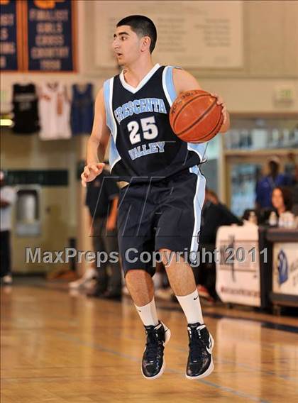 Thumbnail 1 in Crescenta Valley vs. King (MaxPreps Holiday Classic) photogallery.
