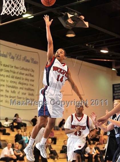Thumbnail 2 in Crescenta Valley vs. King (MaxPreps Holiday Classic) photogallery.