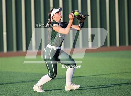 Thumbnail 3 in Canton vs. Van Alstyne (UIL 4A D2 Regional Final Softball) photogallery.