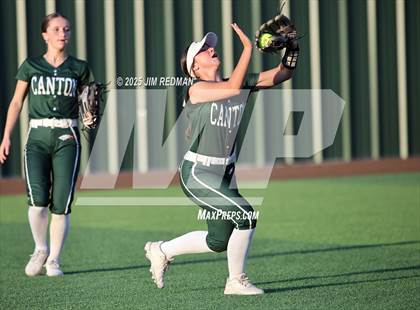 Thumbnail 1 in Canton vs. Van Alstyne (UIL 4A D2 Regional Final Softball) photogallery.