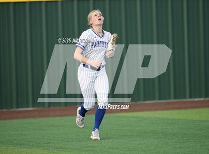 Thumbnail 1 in Canton vs. Van Alstyne (UIL 4A D2 Regional Final Softball) photogallery.