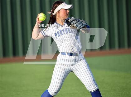 Thumbnail 2 in Canton vs. Van Alstyne (UIL 4A D2 Regional Final Softball) photogallery.