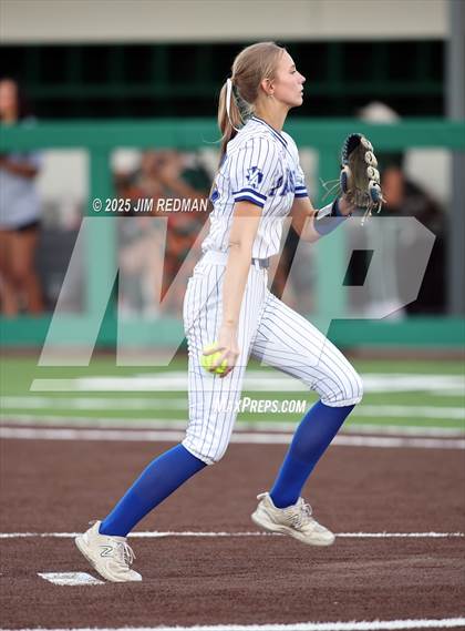 Thumbnail 3 in Canton vs. Van Alstyne (UIL 4A D2 Regional Final Softball) photogallery.