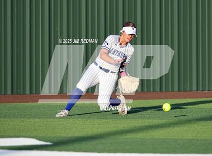 Thumbnail 1 in Canton vs. Van Alstyne (UIL 4A D2 Regional Final Softball) photogallery.