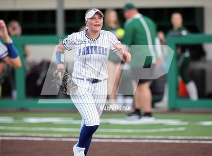 Thumbnail 3 in Canton vs. Van Alstyne (UIL 4A D2 Regional Final Softball) photogallery.
