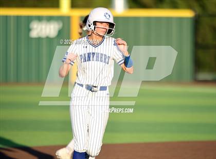 Thumbnail 3 in Canton vs. Van Alstyne (UIL 4A D2 Regional Final Softball) photogallery.