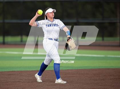 Thumbnail 2 in Canton vs. Van Alstyne (UIL 4A D2 Regional Final Softball) photogallery.
