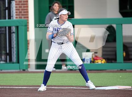 Thumbnail 1 in Canton vs. Van Alstyne (UIL 4A D2 Regional Final Softball) photogallery.