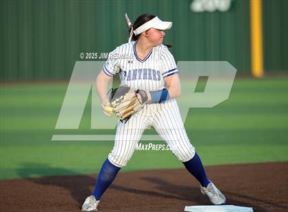 Thumbnail 2 in Canton vs. Van Alstyne (UIL 4A D2 Regional Final Softball) photogallery.