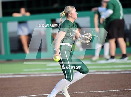 Thumbnail 2 in Canton vs. Van Alstyne (UIL 4A D2 Regional Final Softball) photogallery.