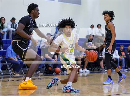 Thumbnail 2 in Riviera Prep vs Roselle Catholic (Miami Holiday Invitational) photogallery.