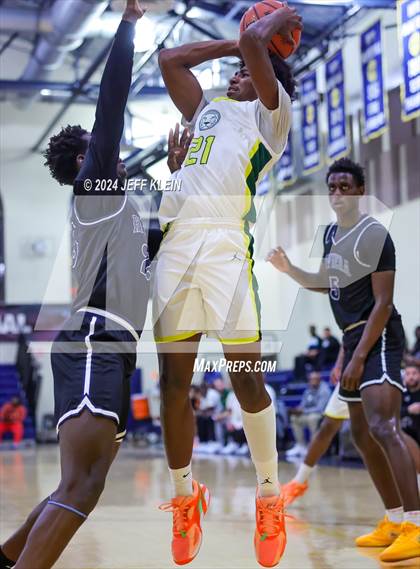 Thumbnail 3 in Riviera Prep vs Roselle Catholic (Miami Holiday Invitational) photogallery.