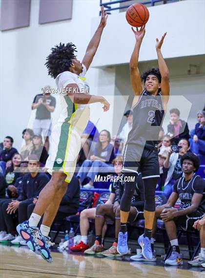 Thumbnail 2 in Riviera Prep vs Roselle Catholic (Miami Holiday Invitational) photogallery.