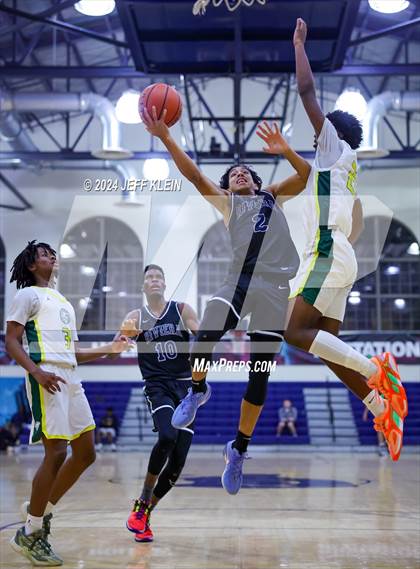 Thumbnail 3 in Riviera Prep vs Roselle Catholic (Miami Holiday Invitational) photogallery.
