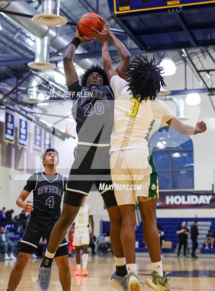 Thumbnail 3 in Riviera Prep vs Roselle Catholic (Miami Holiday Invitational) photogallery.