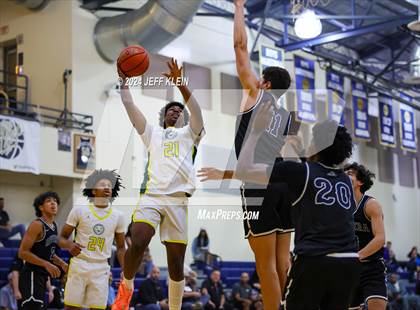 Thumbnail 2 in Riviera Prep vs Roselle Catholic (Miami Holiday Invitational) photogallery.