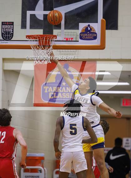 Thumbnail 3 in Mater Dei vs. Oak Cliff Faith Family Academy photogallery.
