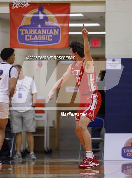 Thumbnail 1 in Mater Dei vs. Oak Cliff Faith Family Academy photogallery.