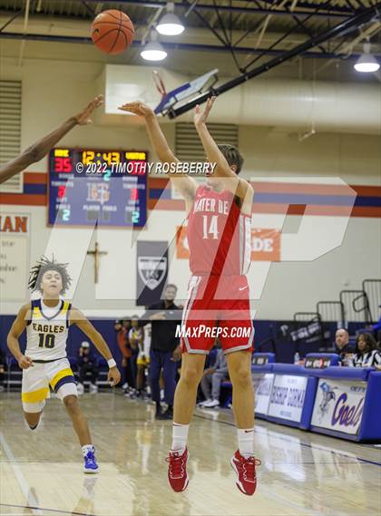 Thumbnail 2 in Mater Dei vs. Oak Cliff Faith Family Academy photogallery.